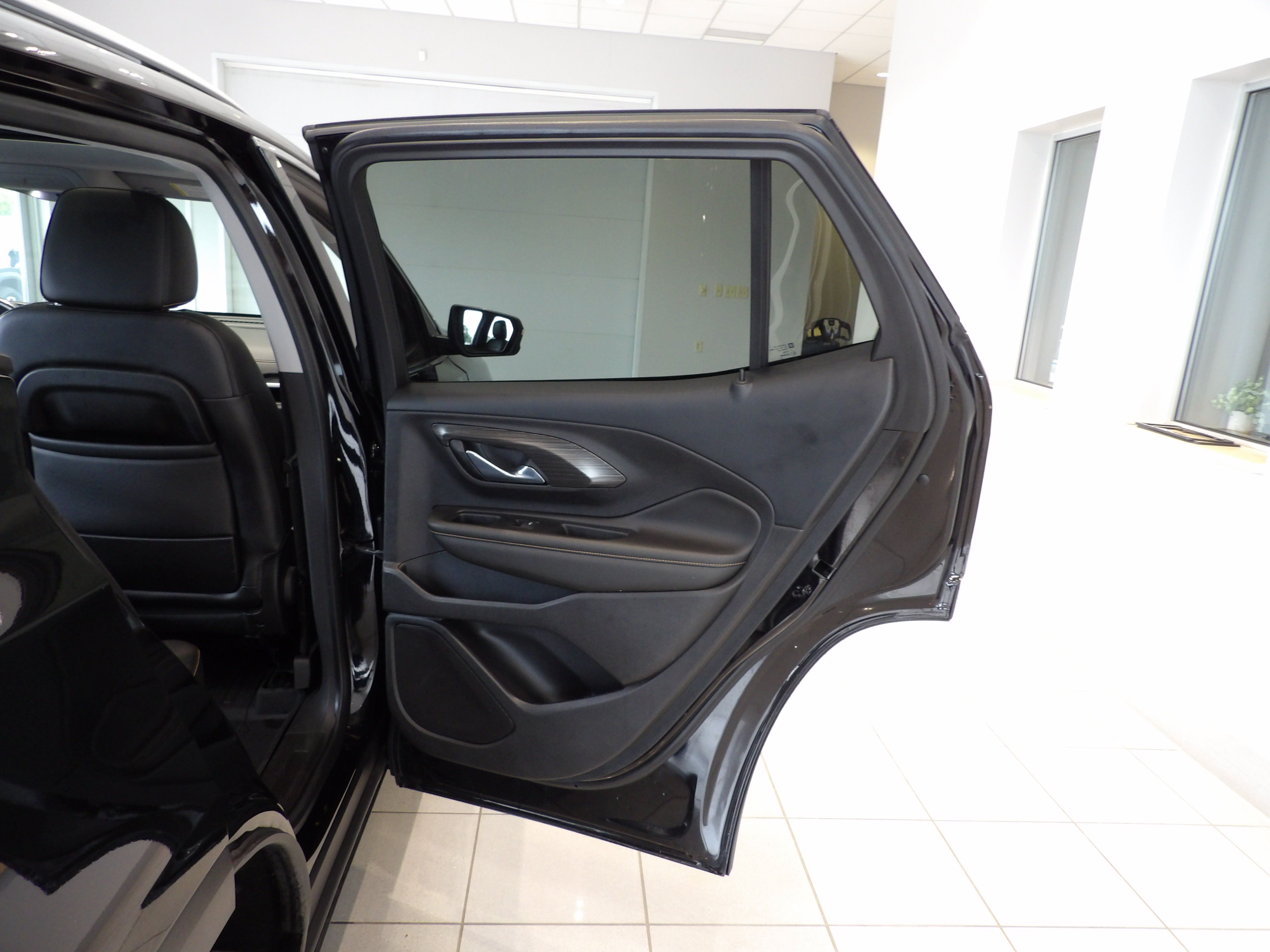 Used 2021 GMC Terrain SLT w/ Infotainment Package II AWD/4WD image 22