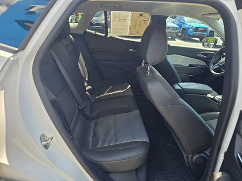Used 2024 Chevrolet Trax LT FWD image 34