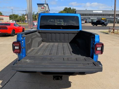 Used 2022 Jeep Gladiator Overland w/ LED Lighting Group AWD/4WD image 42
