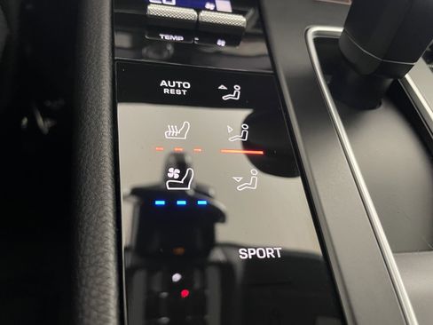 Used 2025 Porsche Macan image 23