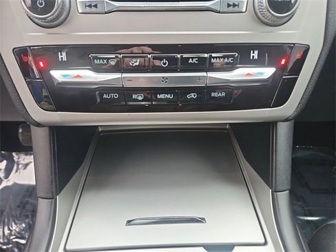 Used 2021 Ford Explorer XLT image 17