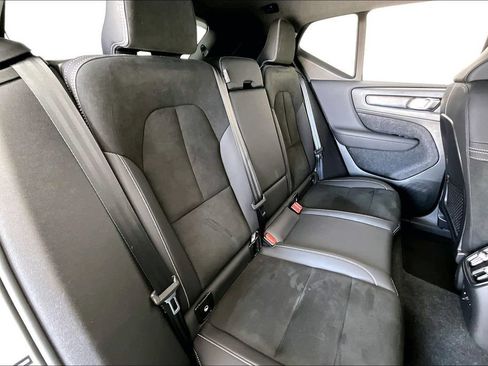 Used 2023 Volvo XC40 Recharge Ultimate AWD/4WD image 31