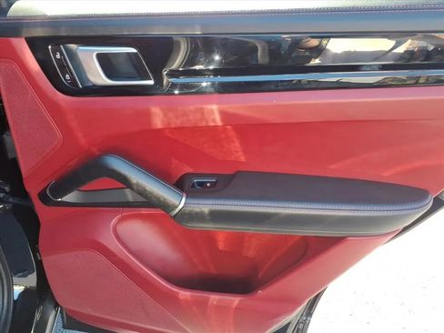 Used 2021 Porsche Cayenne S image 10