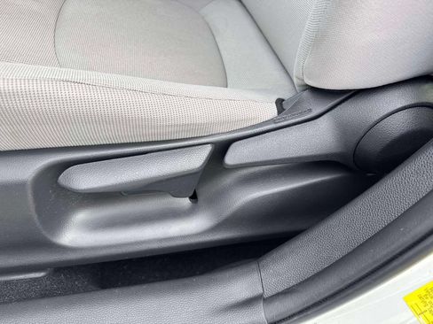 Used 2021 Toyota Corolla LE FWD image 17