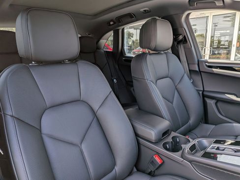 New 2026 Porsche Macan image 24