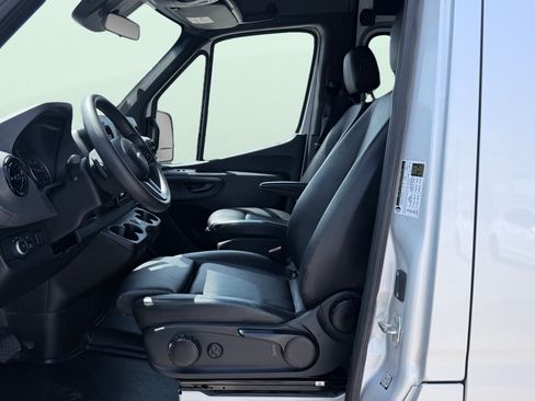 Used 2024 Mercedes-Benz Sprinter 2500 image 23