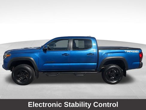 Used 2017 Toyota Tacoma TRD Off-Road w/ Tow Package (A/T) AWD/4WD image 9