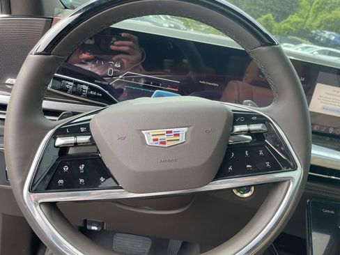 New 2026 Cadillac Escalade ESV Luxury w/ LPO, Radiant Package image 24