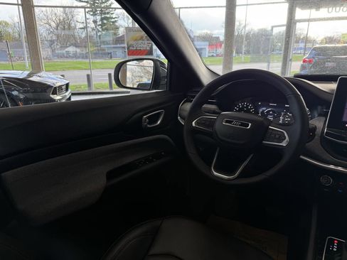 Used 2024 Jeep Compass Latitude AWD/4WD image 34