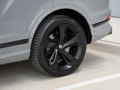 Used 2023 Bentley Bentayga Extended Wheelbase AWD/4WD image 35