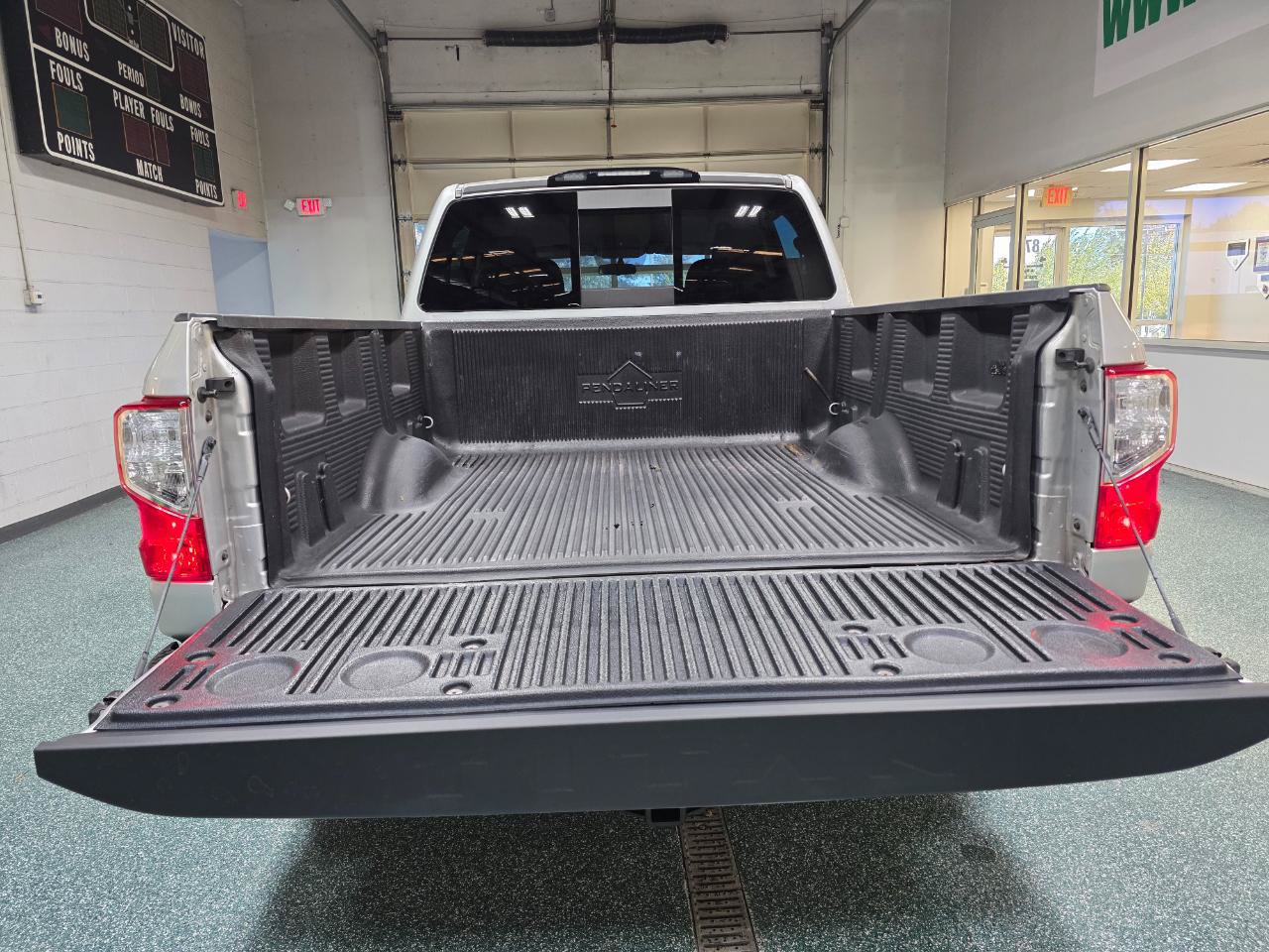 Used 2017 Nissan Titan SV RWD image 21