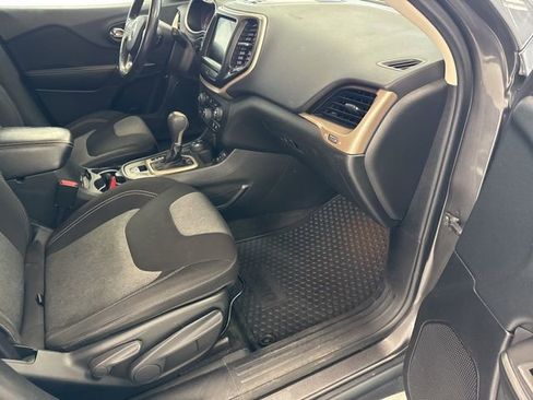 Used 2014 Jeep Cherokee Altitude w/ Cold Weather Group image 21