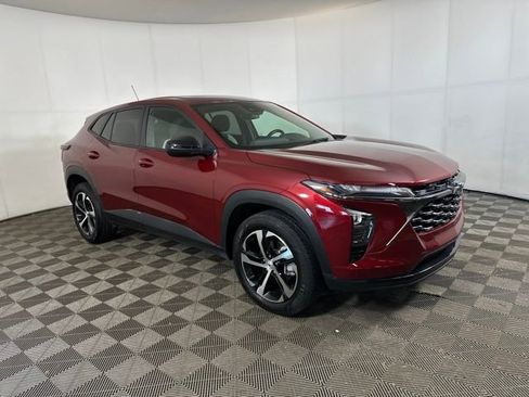 Used 2024 Chevrolet Trax RS w/ Sunroof Package image 8