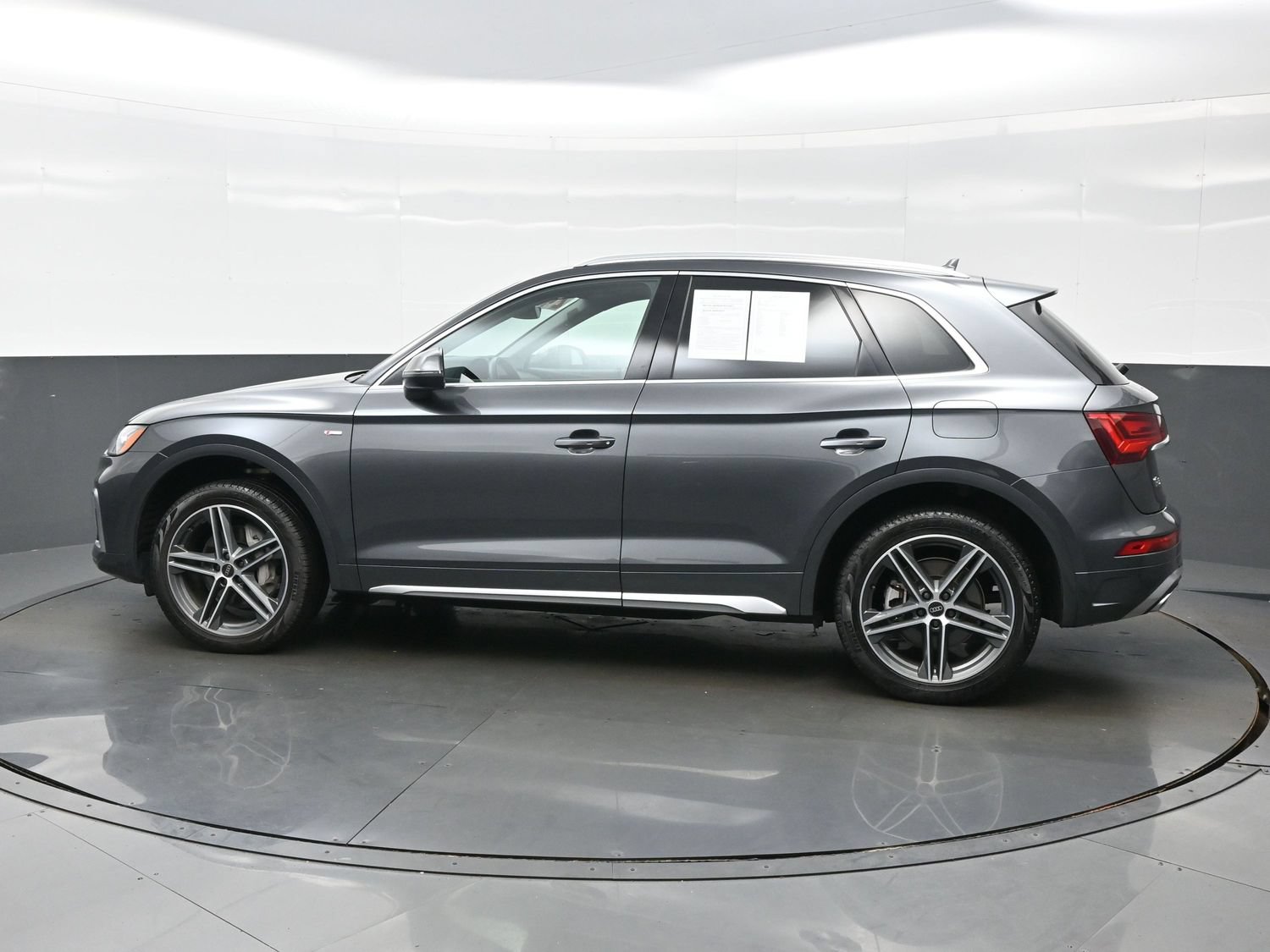 Used 2024 Audi Q5 e Premium Plus AWD/4WD image 3