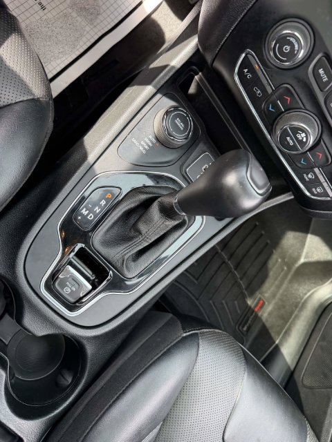 Used 2022 Jeep Cherokee Limited AWD/4WD image 21