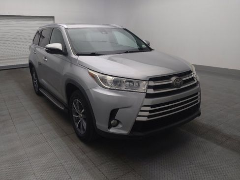 Used 2019 Toyota Highlander XLE FWD image 13