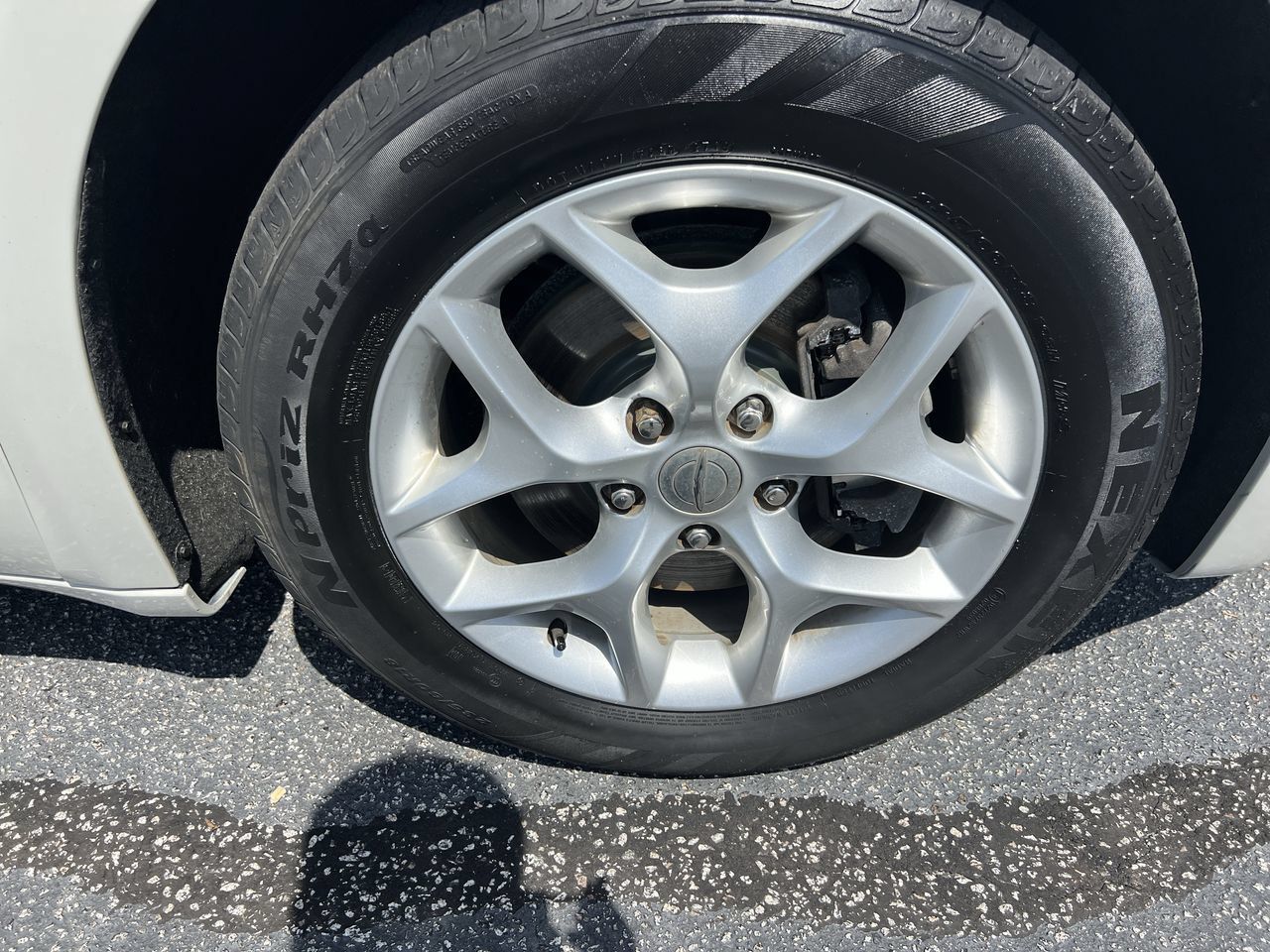 Used 2020 Chrysler Pacifica Touring w/ Tire & Wheel Group FWD image 13