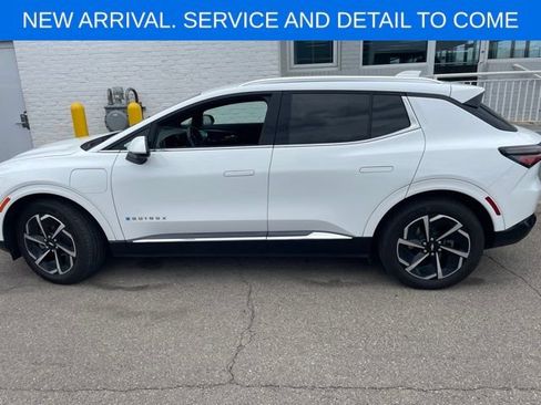 Used 2024 Chevrolet Equinox EV LT FWD image 3