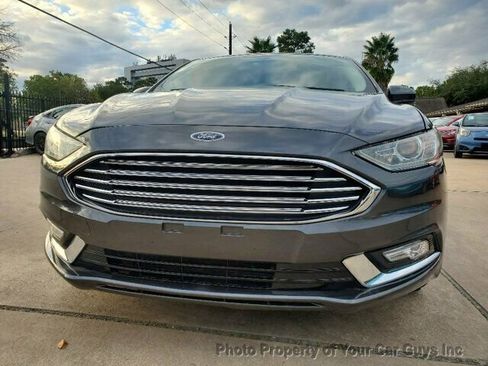 Used 2018 Ford Fusion SE w/ Fusion SE Technology Package image 4