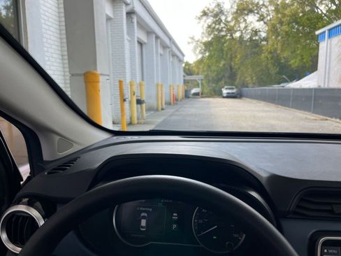 Used 2025 Nissan Versa SV image 34