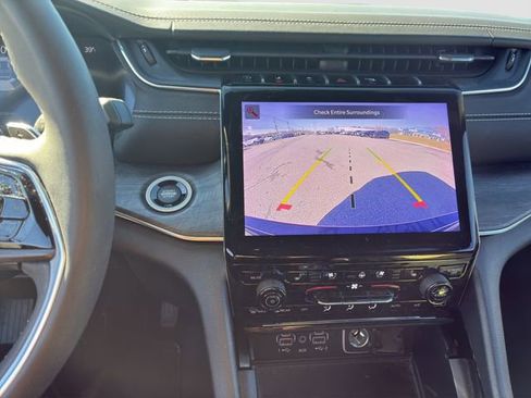 Used 2023 Jeep Grand Cherokee Overland w/ Luxury Tech Group IV image 13