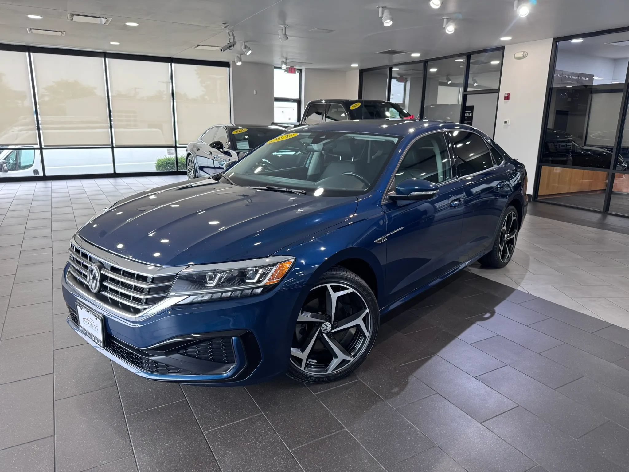 Used 2020 Volkswagen Passat 2.0T R-Line FWD image 1