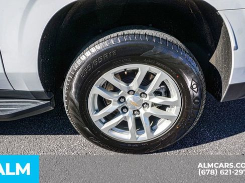 Used 2024 Chevrolet Suburban LT image 17