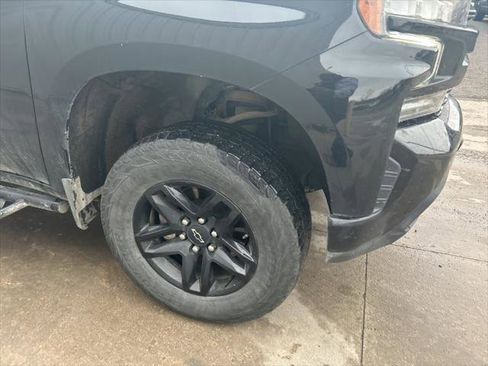 Used 2021 Chevrolet Silverado 1500 LT Trail Boss w/ Convenience Package II image 4