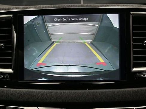 Used 2024 Chrysler Pacifica Touring-L FWD image 35