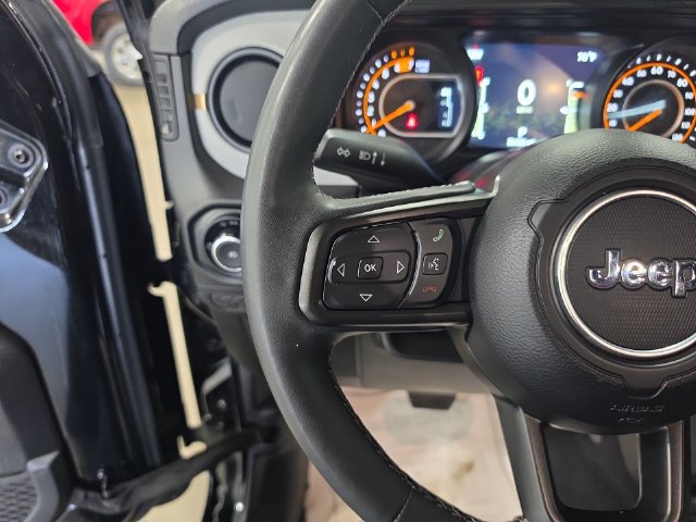 Used 2025 Jeep Wrangler Unlimited Sport AWD/4WD image 17