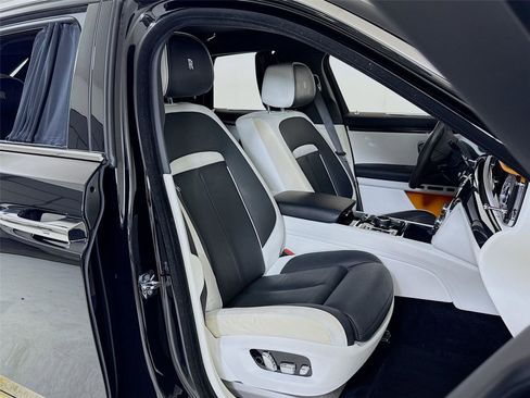 Used 2022 Rolls-Royce Ghost w/ Ghost Package image 37
