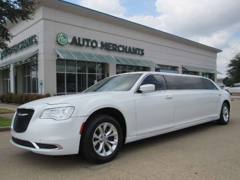 Used 2015 Chrysler 300 Limited image 1