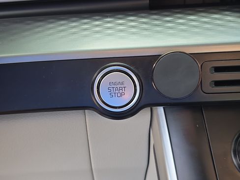 Used 2023 Kia Carnival LX FWD image 28