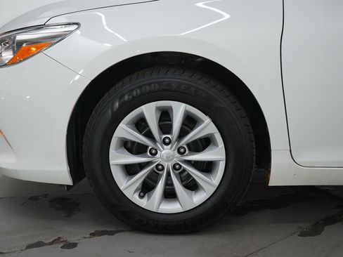Used 2017 Toyota Camry LE FWD image 26