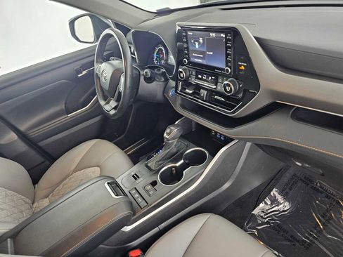 Used 2022 Toyota Highlander Bronze Edition image 11