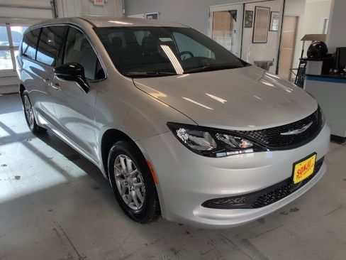New 2026 Chrysler Voyager LX image 7