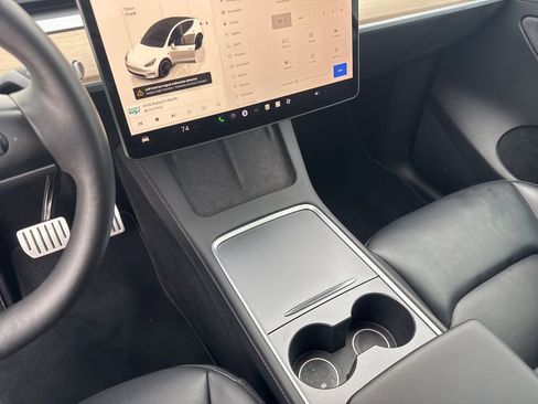 Used 2023 Tesla Model Y Performance image 9