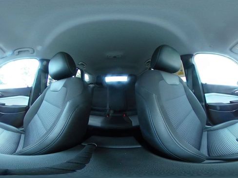 Used 2025 Chevrolet Trax LT FWD image 41