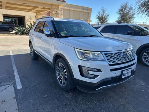 Used 2016 Ford Explorer Platinum image 2
