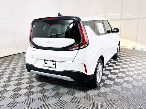 Used 2023 Kia Soul LX w/ LX Technology Package FWD image 3
