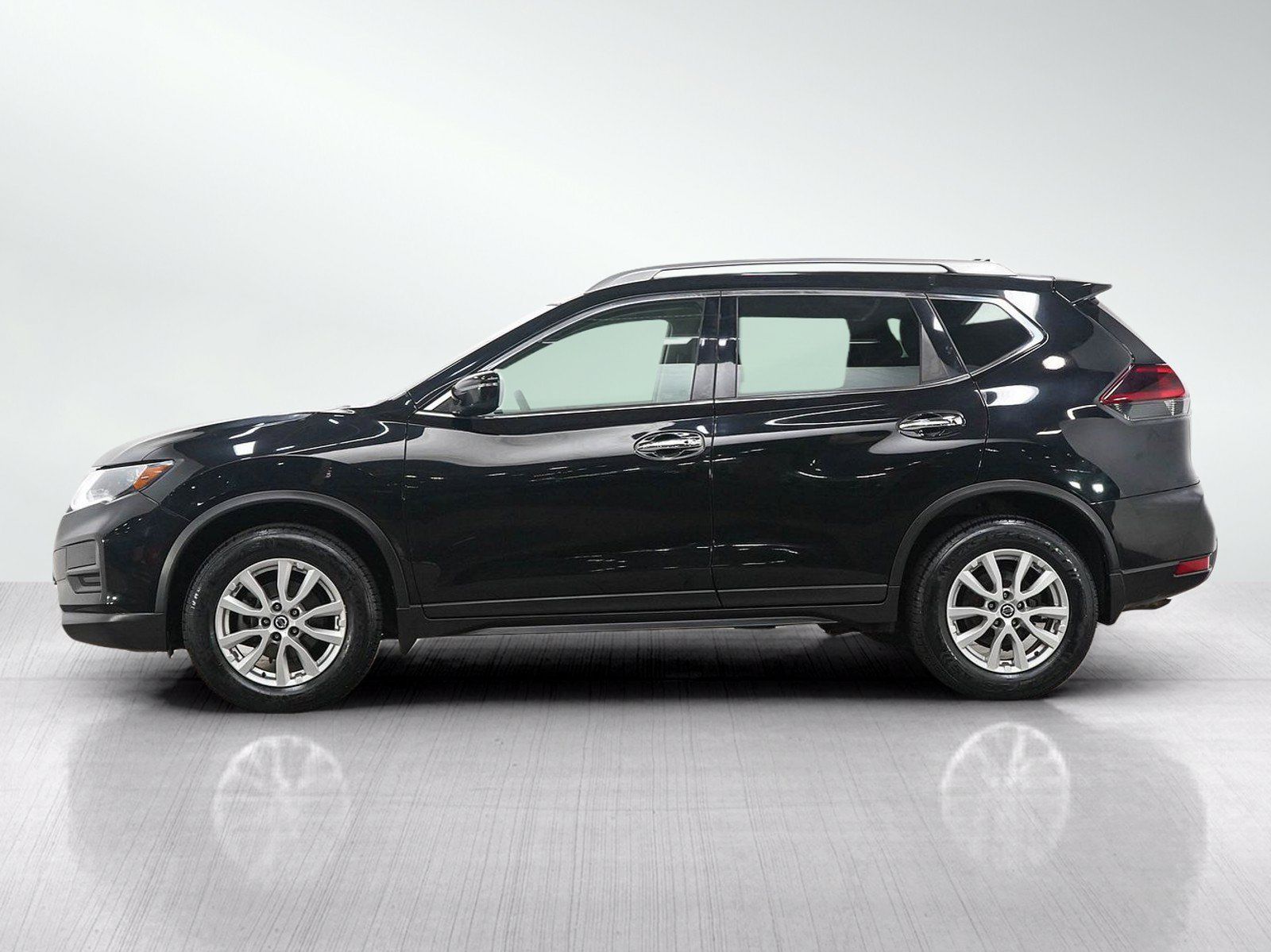 Used 2019 Nissan Rogue SV AWD/4WD image 2