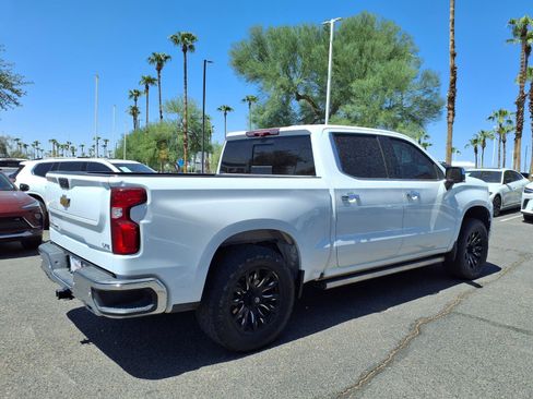 Used 2022 Chevrolet Silverado 1500 LTZ w/ Technology Package AWD/4WD image 5