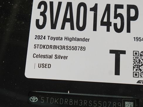 Used 2024 Toyota Highlander Limited AWD/4WD image 35
