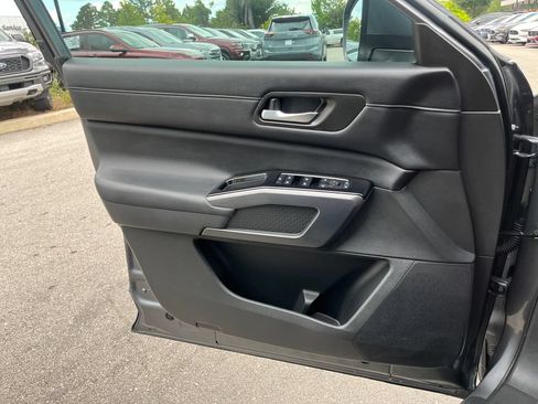 Used 2023 Nissan Pathfinder SL w/ Cargo Package FWD image 10
