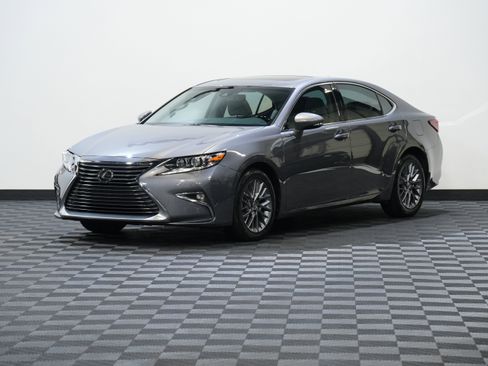 Used 2018 Lexus ES 350 w/ Navigation System Package FWD image 3
