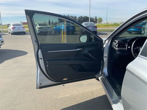 Used 2019 Toyota Camry LE image 21