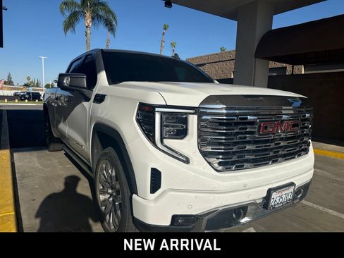 Certified 2023 GMC Sierra 1500 Denali w/ Denali Reserve Package AWD/4WD image 3