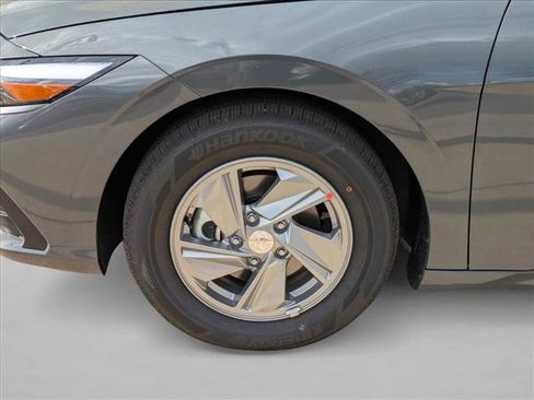 New 2026 Hyundai Elantra SE FWD image 10