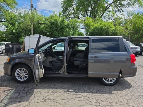 Used 2018 Dodge Grand Caravan SXT FWD image 12