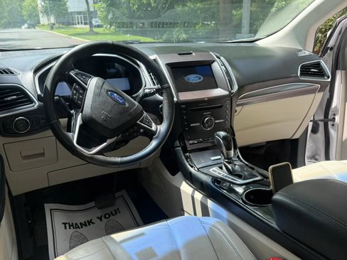 Used 2016 Ford Edge Titanium FWD image 9